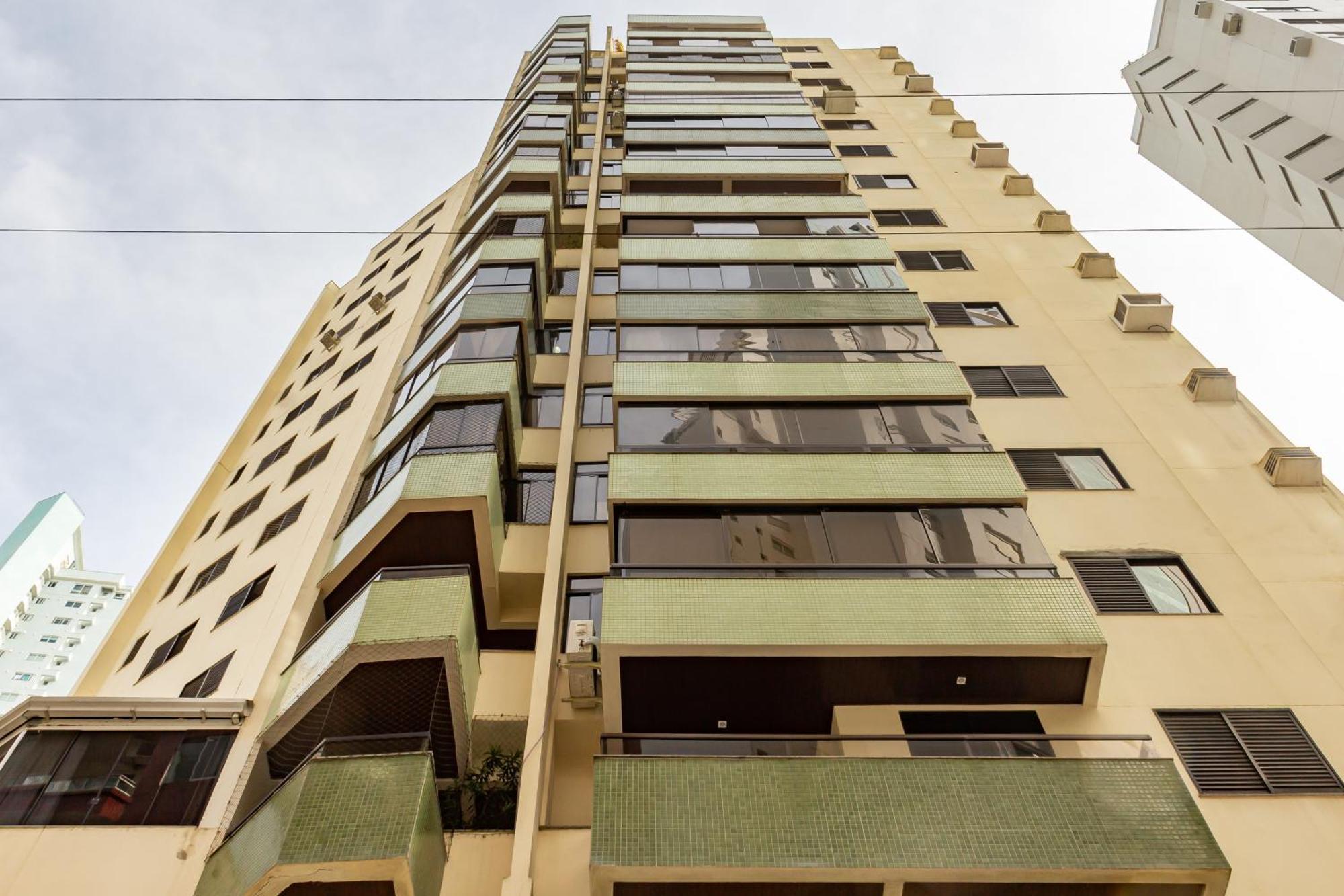 Appartamento Apartamento na Rua 3500, 50m da Praia em Balneário Camboriú P825 Esterno foto