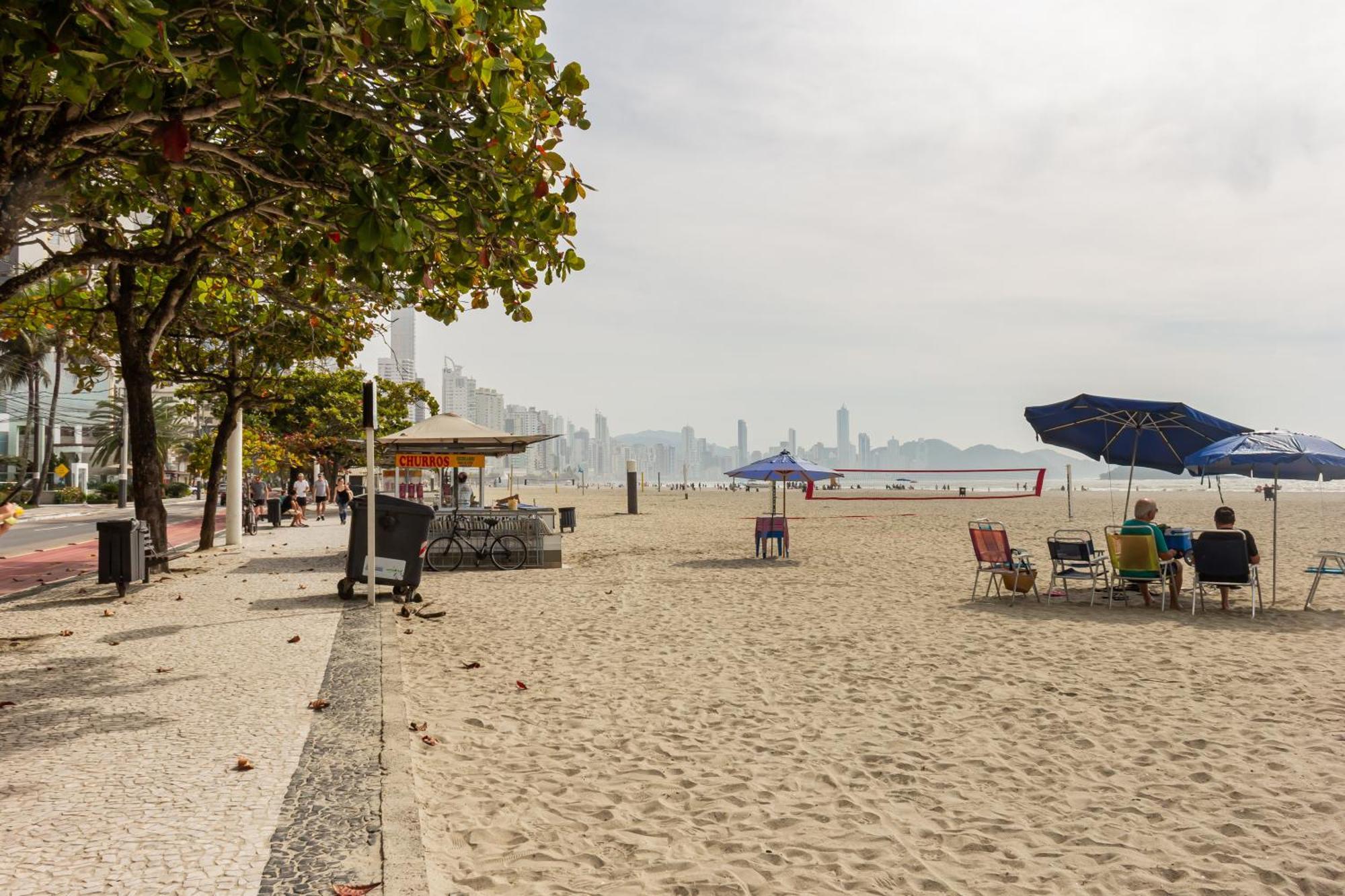 Appartamento Apartamento na Rua 3500, 50m da Praia em Balneário Camboriú P825 Esterno foto