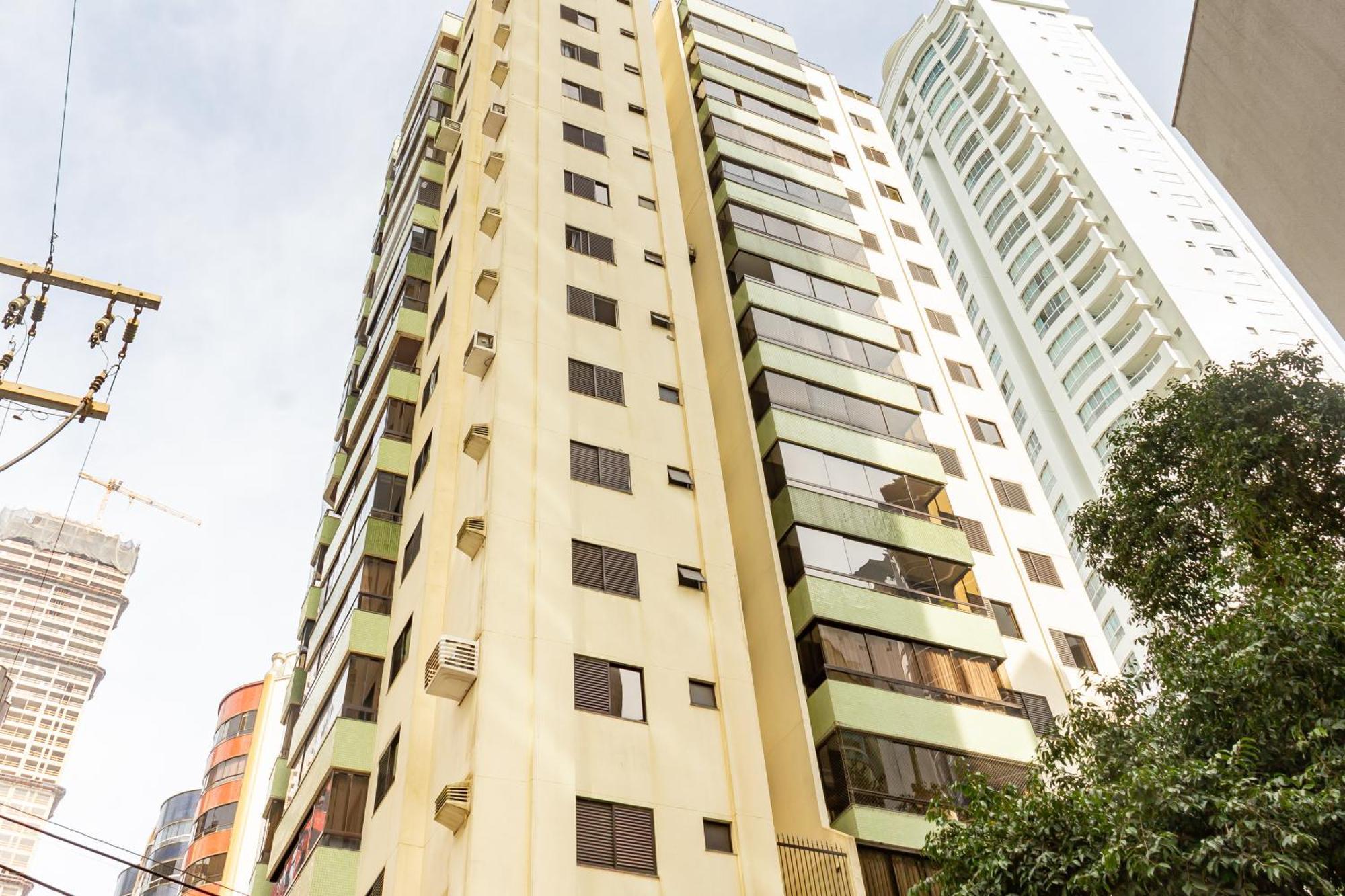 Appartamento Apartamento na Rua 3500, 50m da Praia em Balneário Camboriú P825 Esterno foto